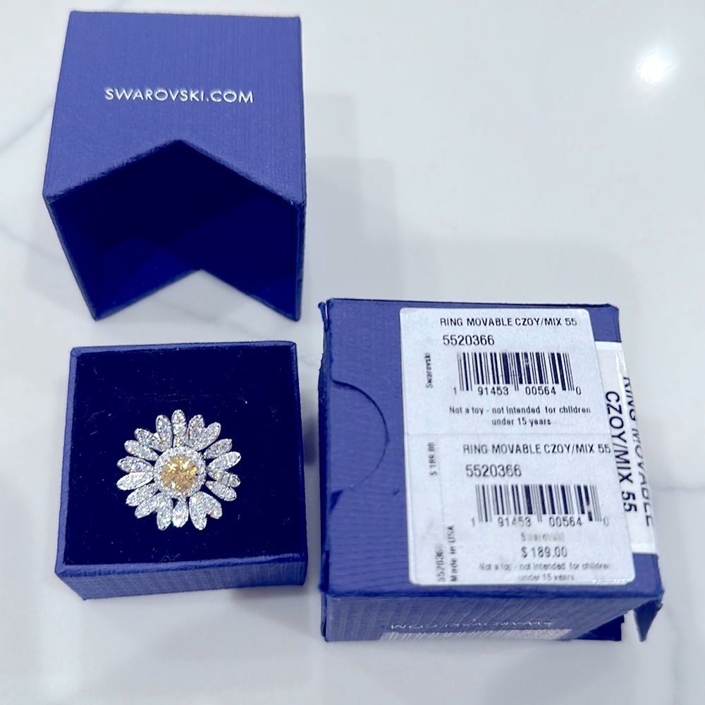 New Stunning Swarovski  ring 💍 size 7
